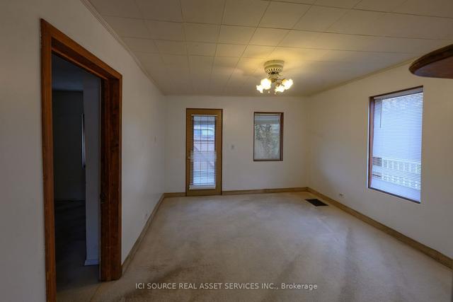 690 Lorne St, House detached with 4 bedrooms, 2 bathrooms and 4 parking in Kamloops BC | Image 3
