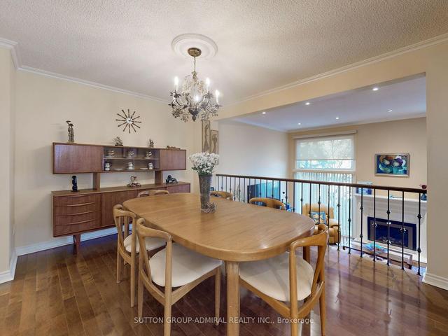 171 Hidden Tr, House semidetached with 3 bedrooms, 3 bathrooms and 4 parking in Toronto ON | Image 2