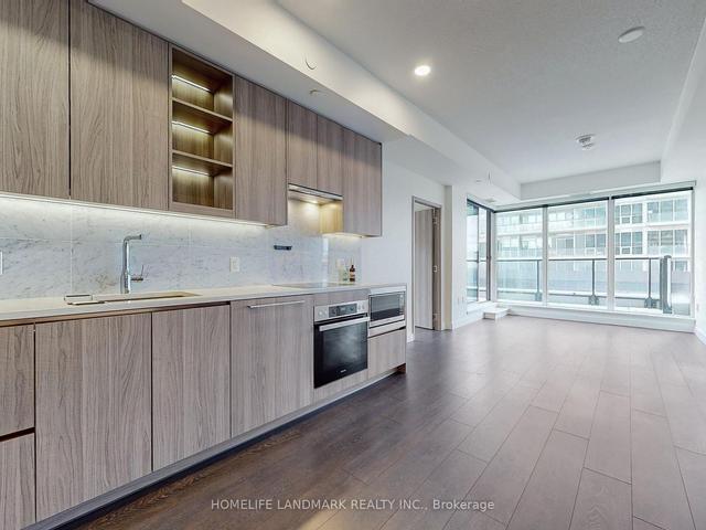 303 - 85 Mcmahon Dr, Condo with 2 bedrooms, 2 bathrooms and 1 parking in Toronto ON | Image 4
