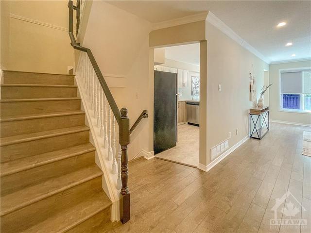 218 Beatrice Drive, Townhouse with 3 bedrooms, 3 bathrooms and 3 parking in Ottawa ON | Image 5
