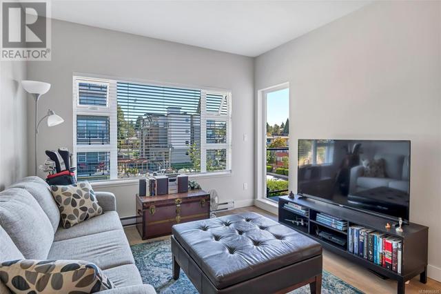 406 - 3333 Glasgow Ave, Condo with 2 bedrooms, 2 bathrooms and 1 parking in Saanich BC | Image 3