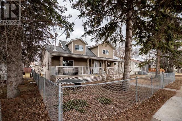 5804 44 Avenue, House detached with 4 bedrooms, 3 bathrooms and 2 parking in Red Deer AB | Image 2