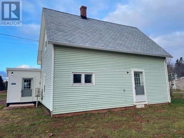225 Church Street, House detached with 5 bedrooms, 1 bathrooms and null parking in Tignish PE | Image 4