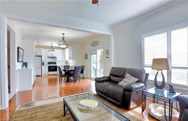 2330 Woodridge Way, House detached with 3 bedrooms, 4 bathrooms and 6 parking in Oakville ON | Image 5