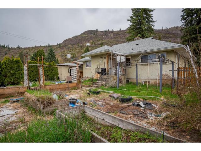 745 11th Avenue, House detached with 3 bedrooms, 2 bathrooms and 3 parking in Montrose BC | Image 27