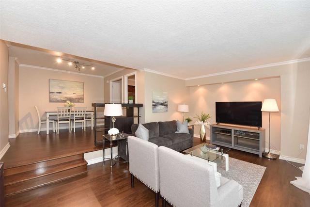 909 - 1338 York Mills Rd, Condo with 2 bedrooms, 1 bathrooms and 1 parking in Toronto ON | Image 2