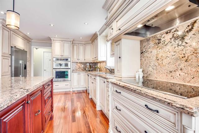 1204 Lansdown Dr, House detached with 4 bedrooms, 5 bathrooms and 3 parking in Oakville ON | Image 11