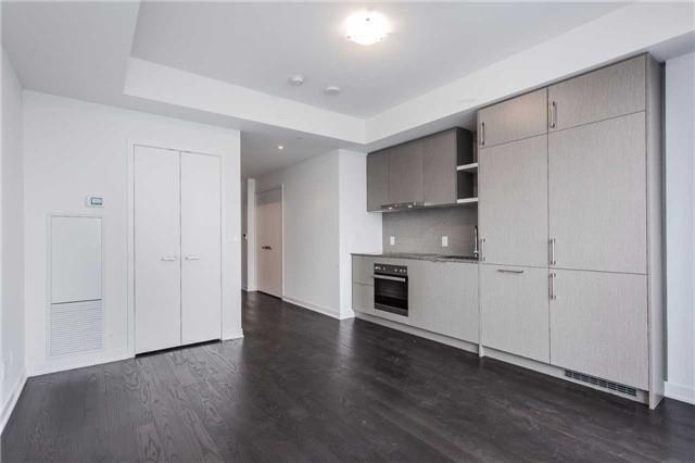 6308 - 100 Harbour St, Condo with 0 bedrooms, 1 bathrooms and 0 parking in Toronto ON | Image 2