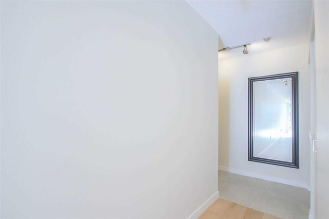 2112 - 44 St Joseph St, Condo with 2 bedrooms, 2 bathrooms and 1 parking in Toronto ON | Image 21