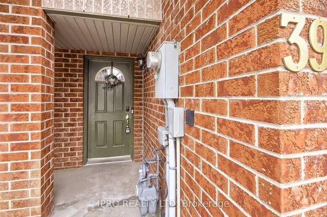 39 Spadina Rd, Townhouse with 4 bedrooms, 3 bathrooms and 2 parking in Brampton ON | Image 24