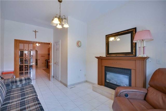 23 Clinton St, House semidetached with 4 bedrooms, 4 bathrooms and 2 parking in Toronto ON | Image 7