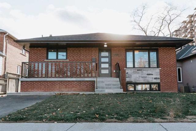 1046 Caven St, House detached with 2 bedrooms, 4 bathrooms and 3 parking in Mississauga ON | Image 1