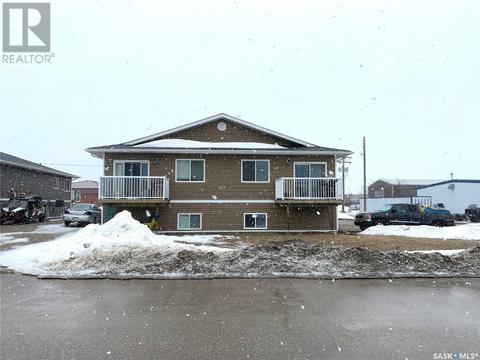413 St Mary Street, House detached with 3 bedrooms, 2 bathrooms and null parking in Esterhazy SK | Card Image