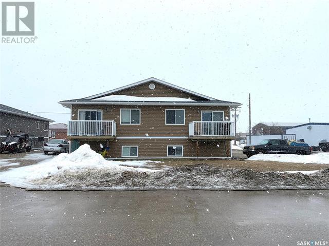 413 St Mary Street, House detached with 3 bedrooms, 2 bathrooms and null parking in Esterhazy SK | Image 1