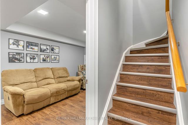 10 Duval Dr, House detached with 3 bedrooms, 3 bathrooms and 6 parking in Barrie ON | Image 10