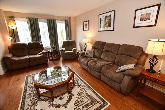 17 Corneil St, House detached with 3 bedrooms, 3 bathrooms and 4 parking in Kawartha Lakes ON | Image 7