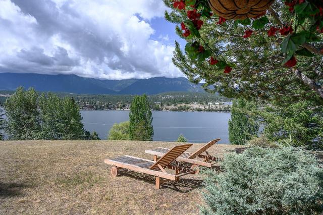 662 Lakeview Road, House detached with 3 bedrooms, 1 bathrooms and 8 parking in East Kootenay F BC | Image 2