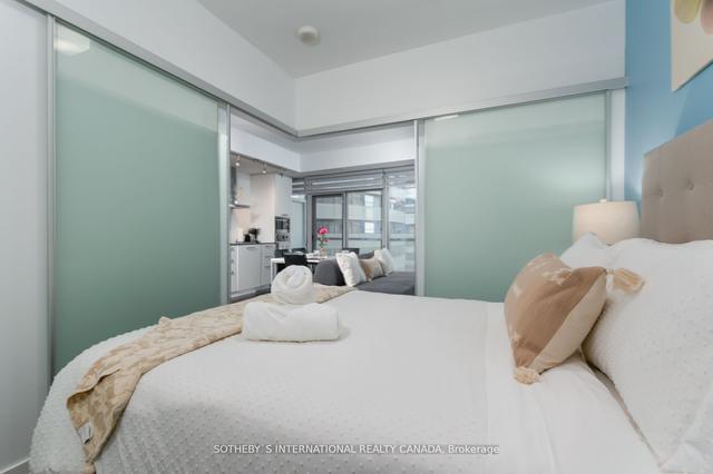 911 - 12 York St, Condo with 1 bedrooms, 1 bathrooms and 0 parking in Toronto ON | Image 10