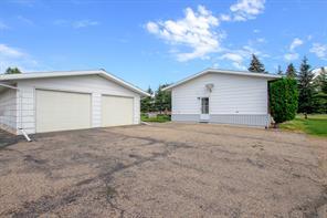 98 - 39026 Range Road 275, House detached with 4 bedrooms, 2 bathrooms and 8 parking in Red Deer County AB | Image 1