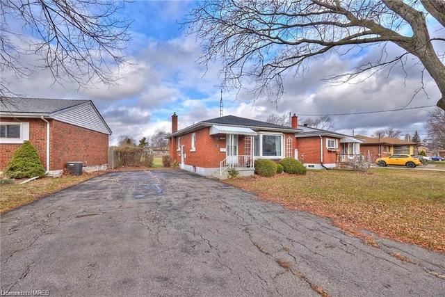 7610 Wilson Crescent, House detached with 3 bedrooms, 1 bathrooms and null parking in Niagara Falls ON | Image 2