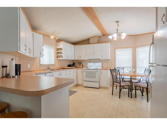 15 - 1601 Columbia Avenue, Home with 2 bedrooms, 1 bathrooms and null parking in Castlegar BC | Image 6