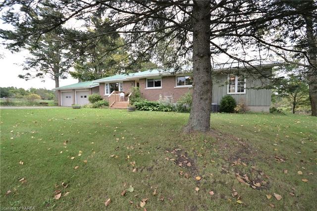 3552 Perth Road, House detached with 2 bedrooms, 1 bathrooms and 11 parking in South Frontenac ON | Image 38