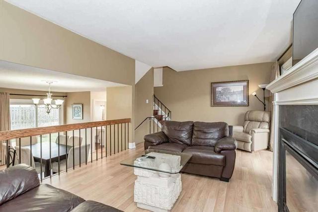 2055 Worthington Dr, House attached with 4 bedrooms, 2 bathrooms and 3 parking in Oakville ON | Image 7