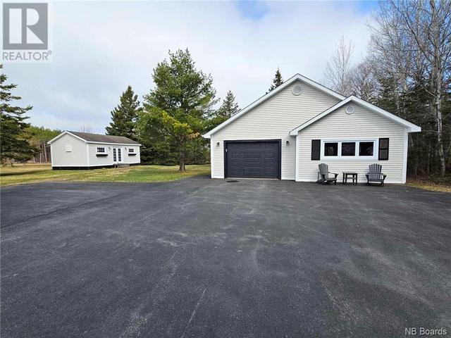 3294 Route 180, House detached with 3 bedrooms, 2 bathrooms and null parking in Bathurst NB | Image 9