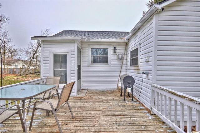 329 Burleigh Road N, House detached with 2 bedrooms, 1 bathrooms and 5 parking in Fort Erie ON | Image 13