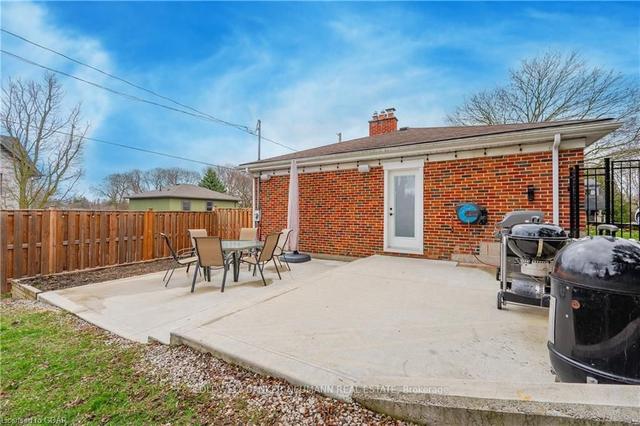 212 Kathleen St, House detached with 2 bedrooms, 2 bathrooms and 2 parking in Guelph ON | Image 31