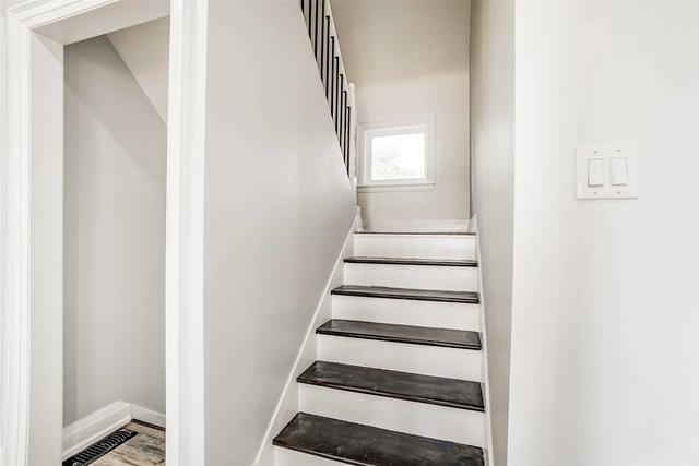 83 West 5th St, House detached with 3 bedrooms, 2 bathrooms and 3 parking in Hamilton ON | Image 4