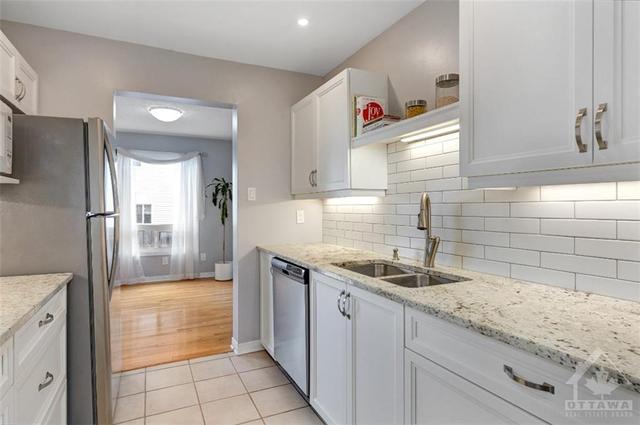 985 Karsh Drive, Townhouse with 3 bedrooms, 3 bathrooms and 3 parking in Ottawa ON | Image 7