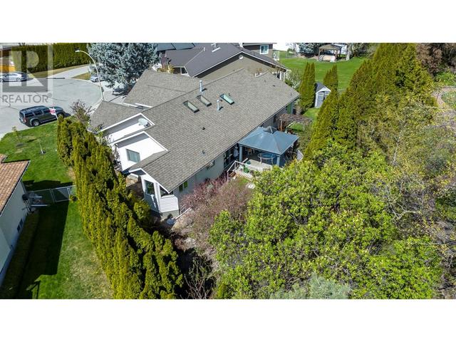2383 Ayrshire Court, House detached with 3 bedrooms, 3 bathrooms and 2 parking in Kelowna BC | Image 41