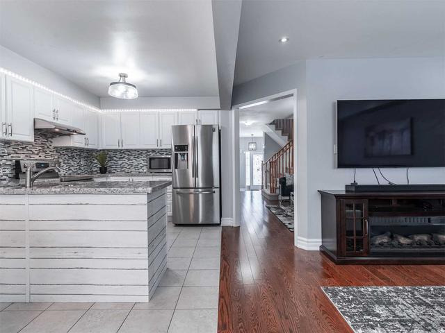 27 Farthingale Cres, House semidetached with 4 bedrooms, 3 bathrooms and 3 parking in Brampton ON | Image 4