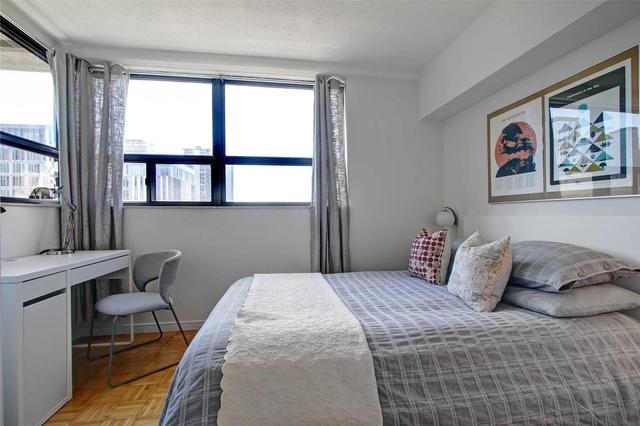 812 - 80 St Patrick St, Condo with 1 bedrooms, 1 bathrooms and 0 parking in Toronto ON | Image 4