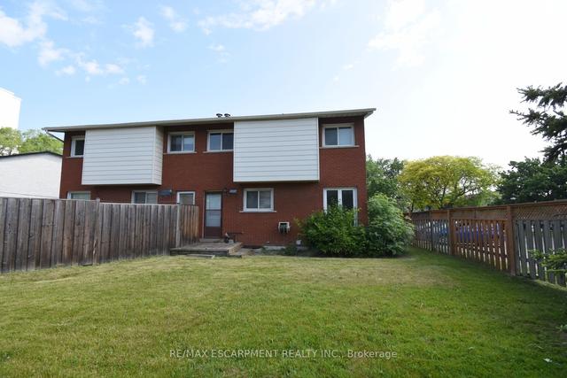 9 Dianne Crt, House semidetached with 3 bedrooms, 2 bathrooms and 2 parking in Hamilton ON | Image 20