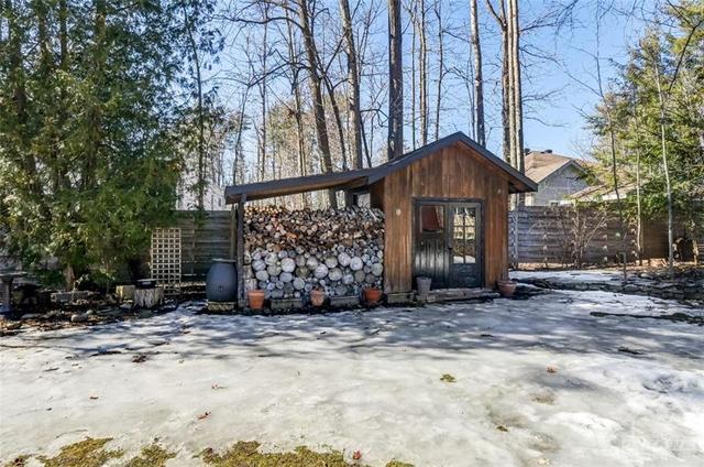894 Amyot Avenue, House detached with 4 bedrooms, 2 bathrooms and 6 parking in Ottawa ON | Image 27