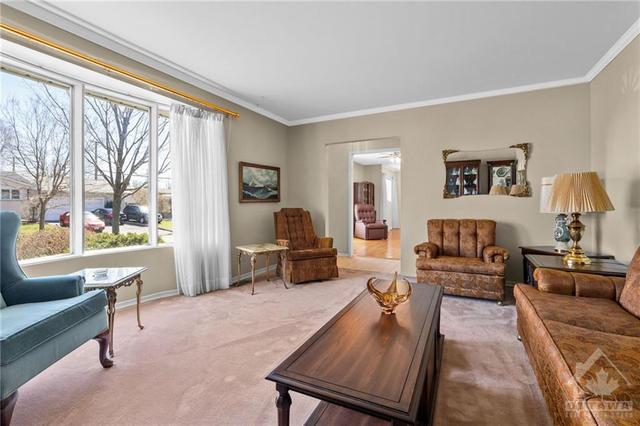 2385 Urbandale Drive, House detached with 3 bedrooms, 2 bathrooms and 4 parking in Ottawa ON | Image 6
