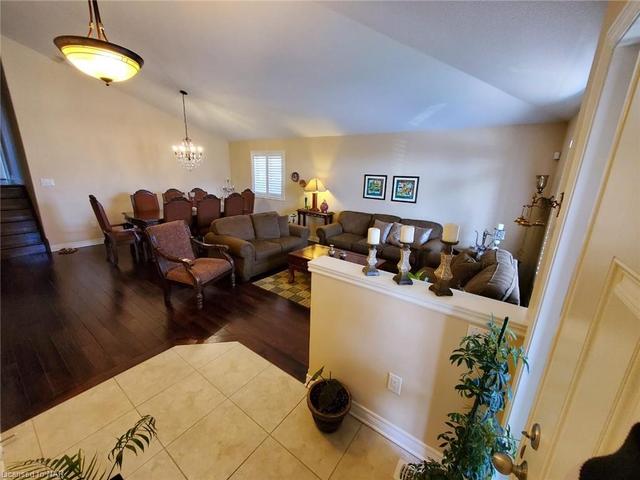 5817 Ironwood Street, House detached with 6 bedrooms, 3 bathrooms and null parking in Niagara Falls ON | Image 2