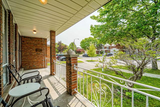 26 Ellenhall Sq, House detached with 4 bedrooms, 4 bathrooms and 4 parking in Toronto ON | Image 12