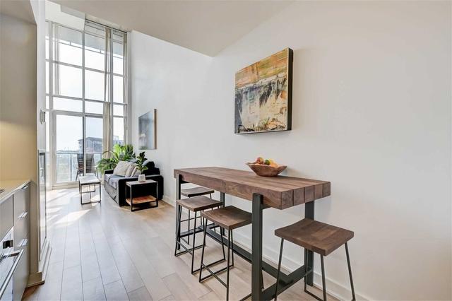 405 - 5 Hanna Ave, Condo with 1 bedrooms, 2 bathrooms and 1 parking in Toronto ON | Image 4