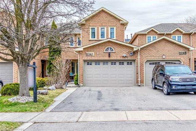 2245 Shipwright Road, House attached with 4 bedrooms, 3 bathrooms and 3 parking in Oakville ON | Image 1