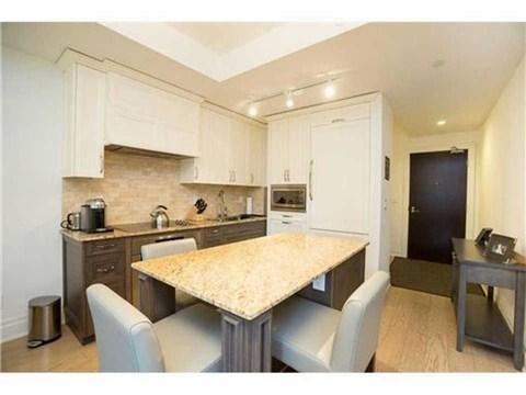 201 - 30 Old Mill Rd, Condo with 1 bedrooms, 1 bathrooms and 1 parking in Toronto ON | Image 2