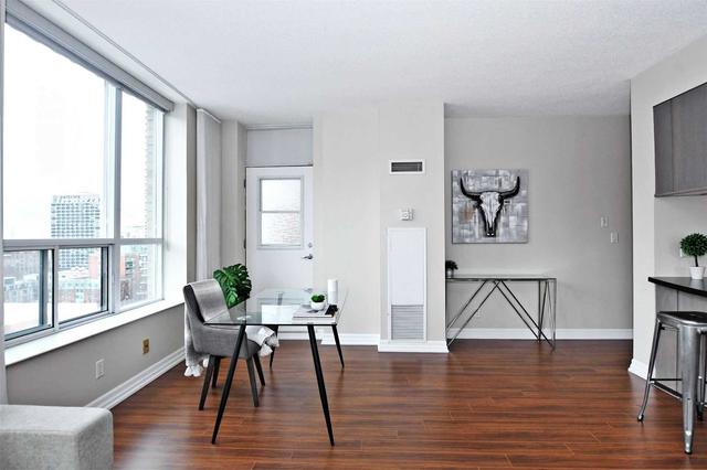 906 - 70 Alexander St, Condo with 2 bedrooms, 2 bathrooms and 1 parking in Toronto ON | Image 22