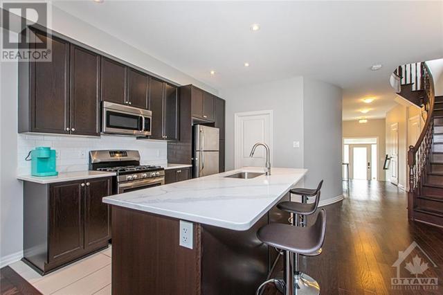 311 Tulum Crescent, Townhouse with 3 bedrooms, 3 bathrooms and 3 parking in Ottawa ON | Image 11