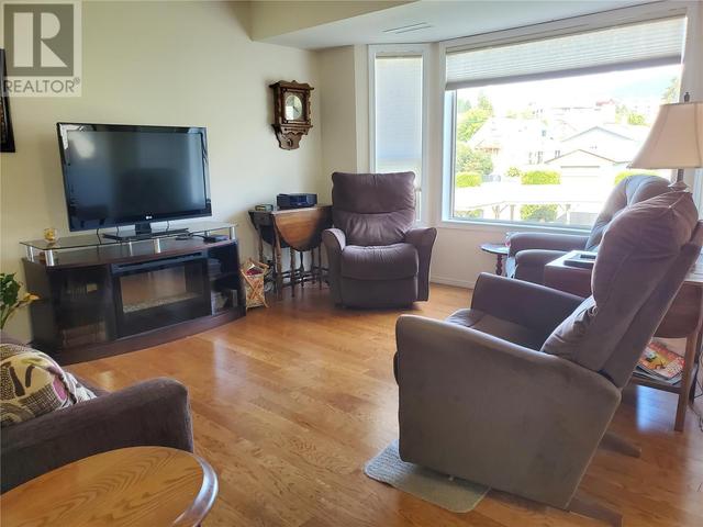 3805 - 30th Avenue Unit# 213, Condo with 2 bedrooms, 2 bathrooms and null parking in East Kootenay C BC | Image 6
