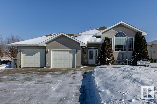 5120 56 Av, House detached with 4 bedrooms, 3 bathrooms and null parking in Mundare AB | Image 1