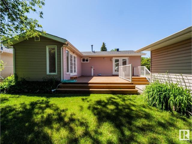 24 Curlew Cr, House detached with 3 bedrooms, 2 bathrooms and 6 parking in Edmonton AB | Card Image