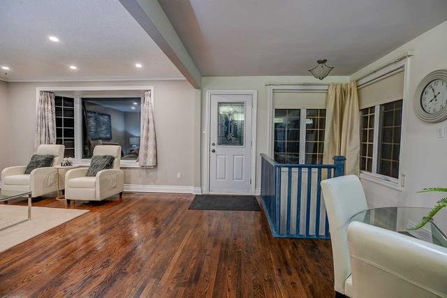 407 Princess Anne Crt, House detached with 3 bedrooms, 2 bathrooms and 6 parking in Oakville ON | Image 3