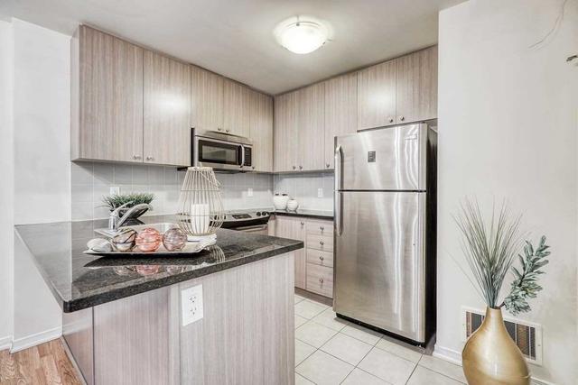 th7 - 21 Coneflower Cres, Townhouse with 3 bedrooms, 3 bathrooms and 1 parking in Toronto ON | Image 7